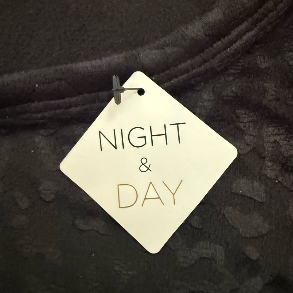BNWT Nicole Miller Black Animal Print Lounge Wear/ Pajama Set. Size Medium - Picture 4 of 8